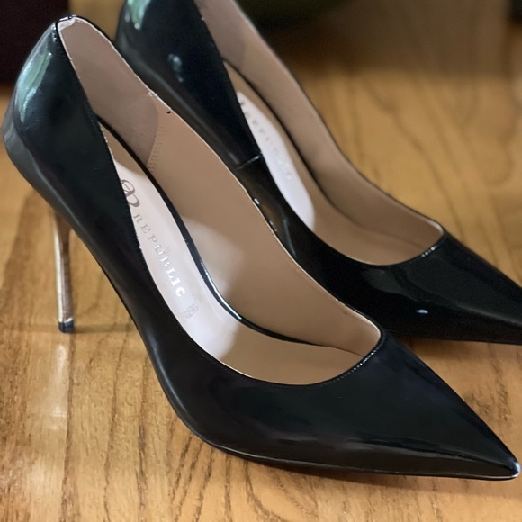 Rock & Republic Shoes - Rock & Republic Shoes Women’s Size  9.5 Black Pointy Toe Patent